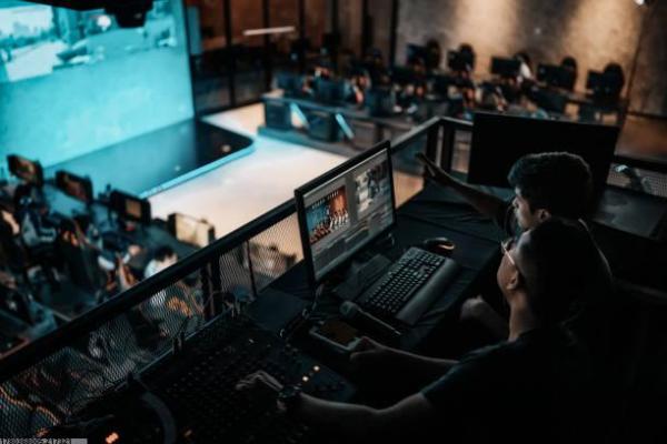 通过新兴社会媒体平台推广线上体育项目
